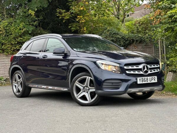 MERCEDES-BENZ GLA 200